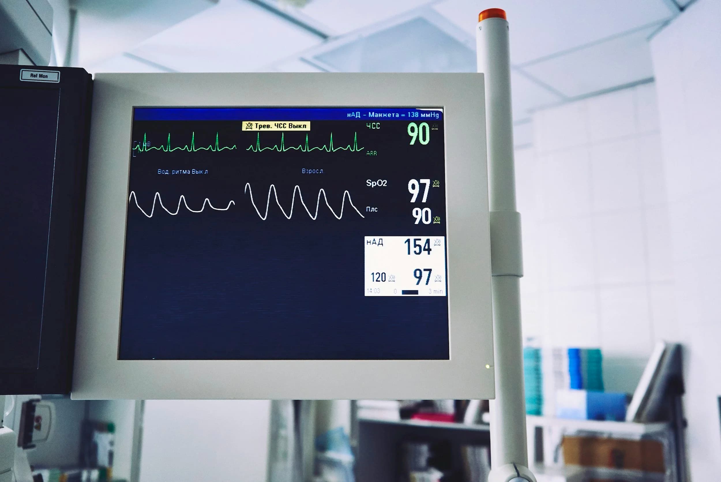 Comprendre le parcours du patient aux urgences au Québec : processus, délais d’attente et coûts associés